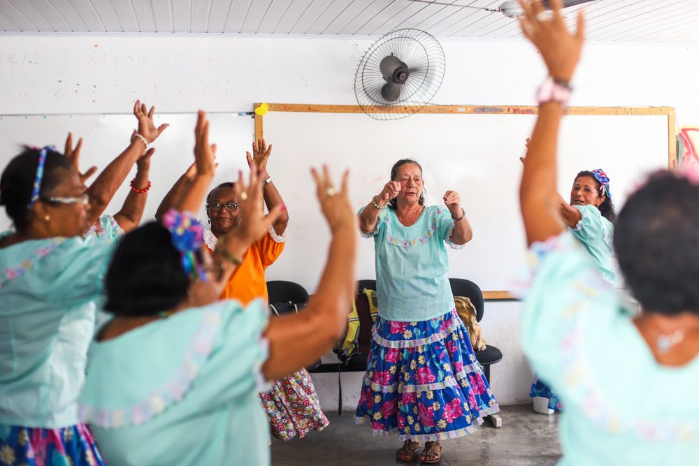 Roda de Conversa com idosas do CRAS do bairro industrial discute ‘Violência Obstétrica’