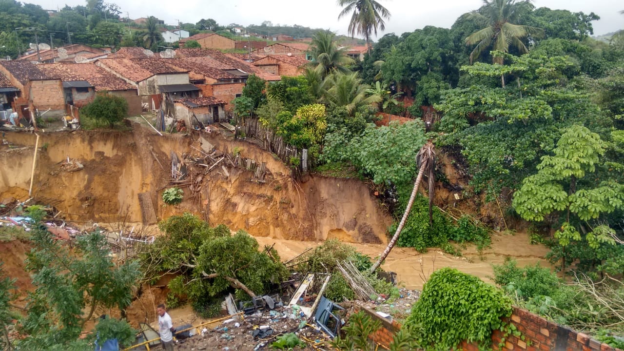 CHUVAS | Equipes de Defesa Civil seguem atendendo ocorrências em todo o estado