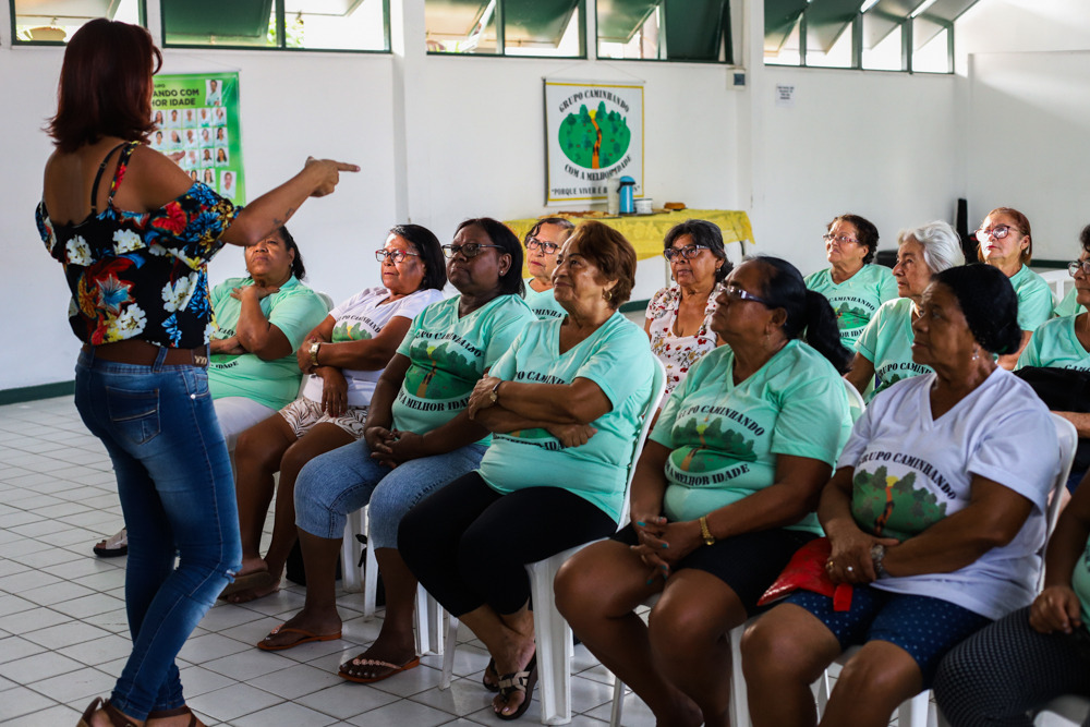 Idosos do Espaço Cuidar Bugio assistem palestra sobre saúde bucal e programam atendimento odontológico