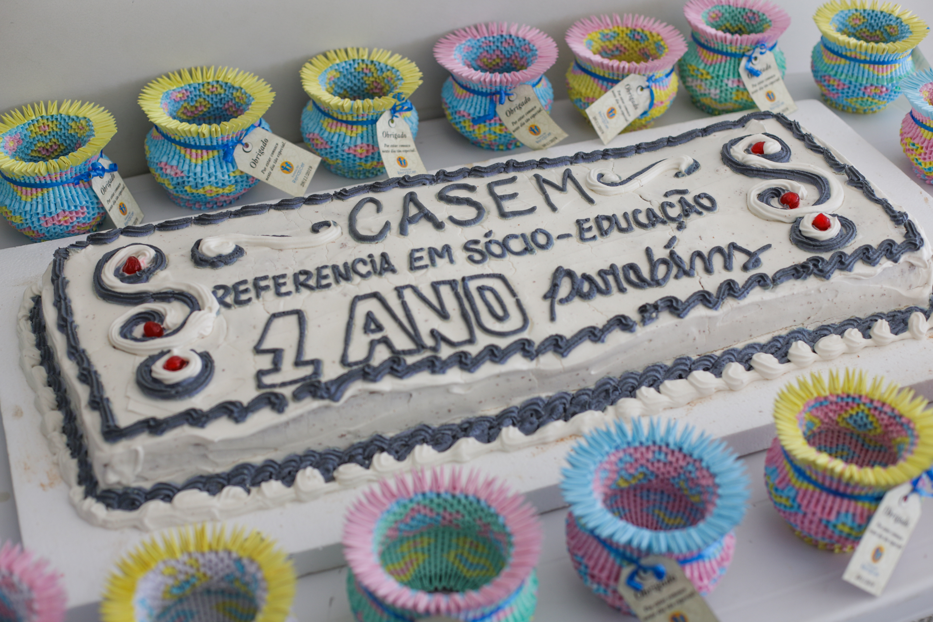 Adolescentes socioeducandos apresentam filme produzido por eles na celebração de um ano da CASEM