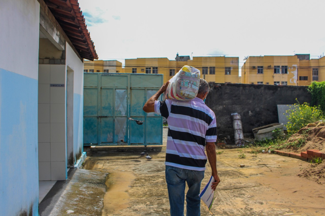 Governo conclui entrega mensal de alimentos a soropositivos assistidos pela Casa de Assistência Janaina Dutra