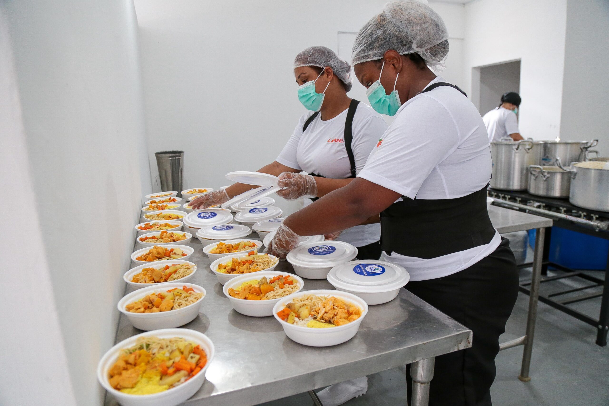 ‘Prato do Povo’ comemora marca histórica de 800 mil refeições entregues em Sergipe