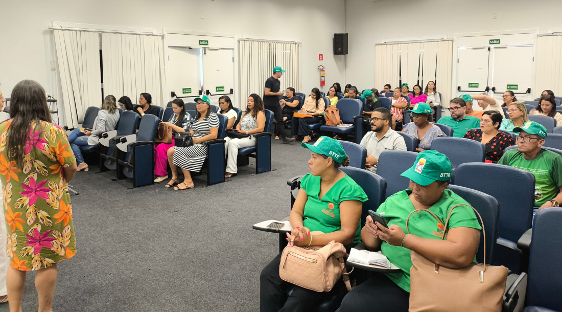 Secretaria da Assistência Social debate sobre programa Mão Amiga com representantes dos trabalhadores rurais
