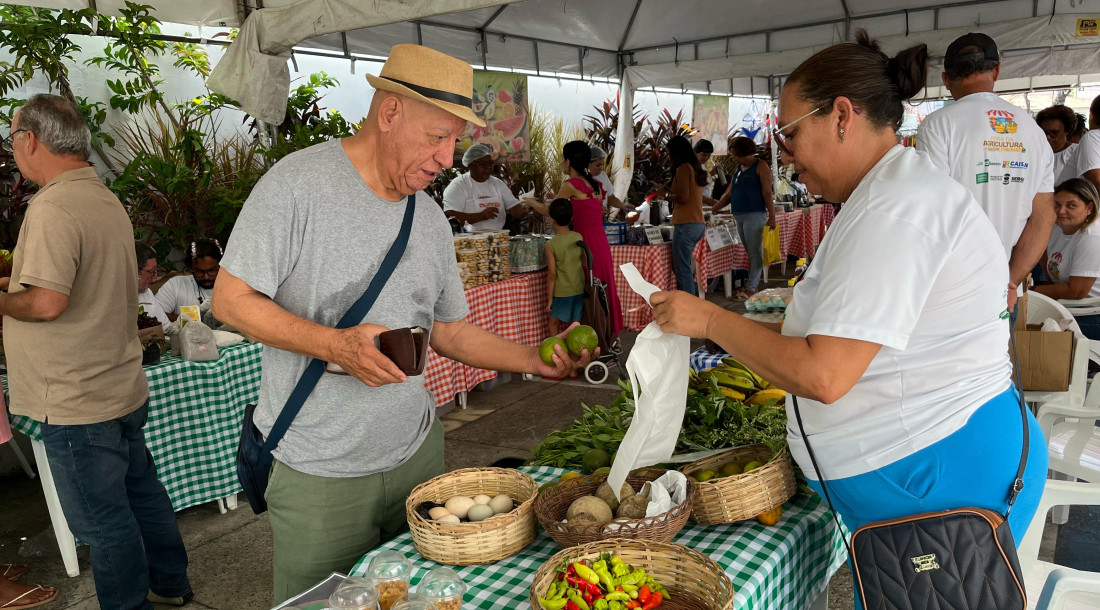 Feira da Agricultura Familiar movimenta sede da Secretaria da Assistência Social com produtos agroecológicos e artesanais