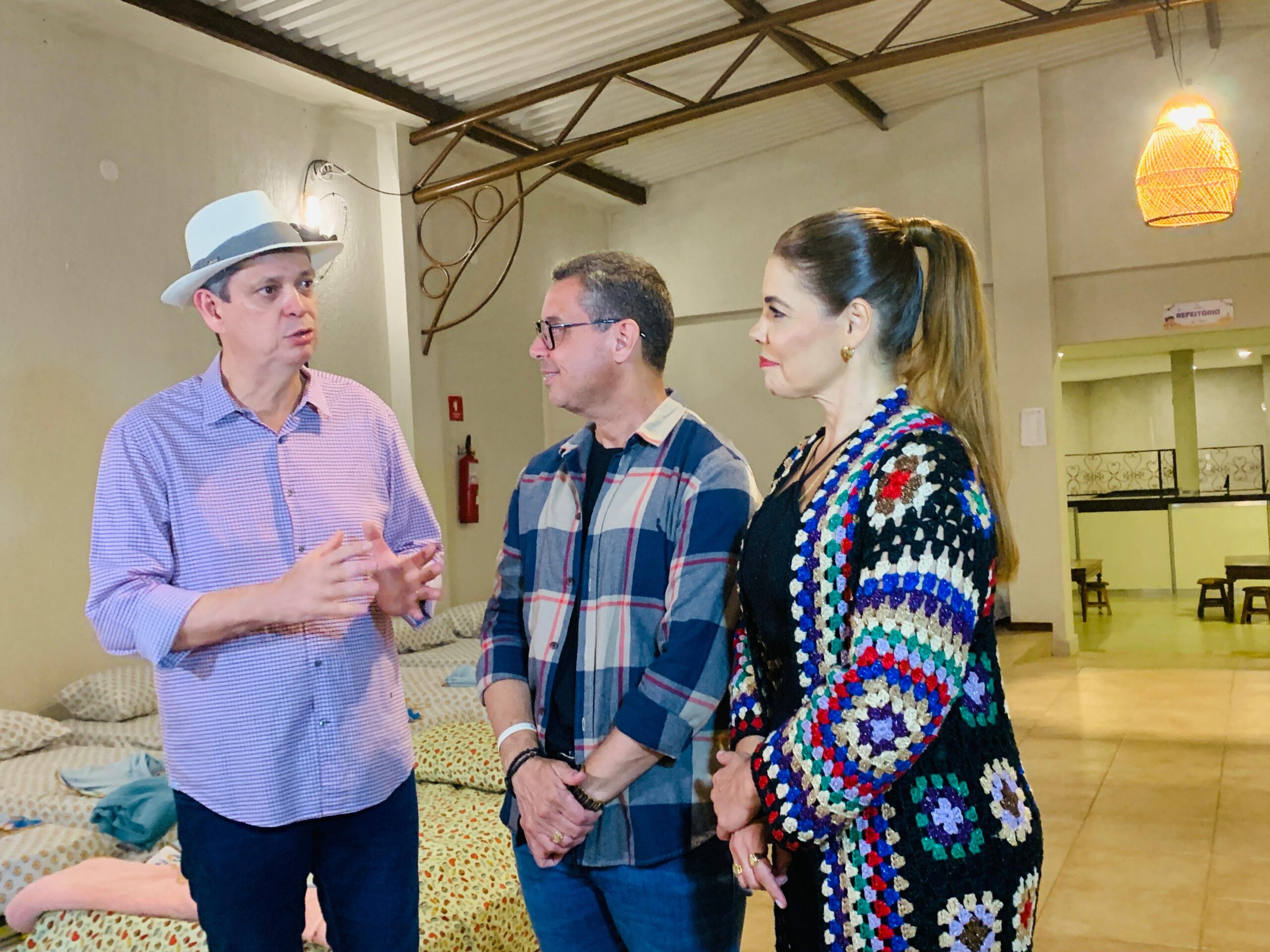 Estação Acolher recebe visita do ministro Márcio Macedo e reforça compromisso com dignidade e inclusão no Arraiá do Povo
