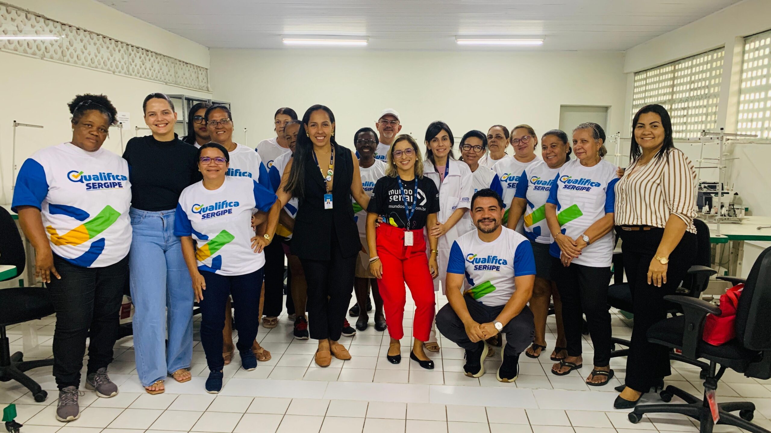 Curso de costura de moda praia e lingerie é iniciado no Espaço Cuidar Bugio