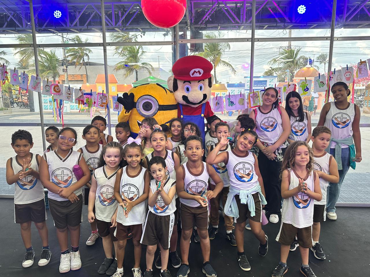 Crianças do Externato São Francisco de Assis e da Cidown visitam a Vila da Criança